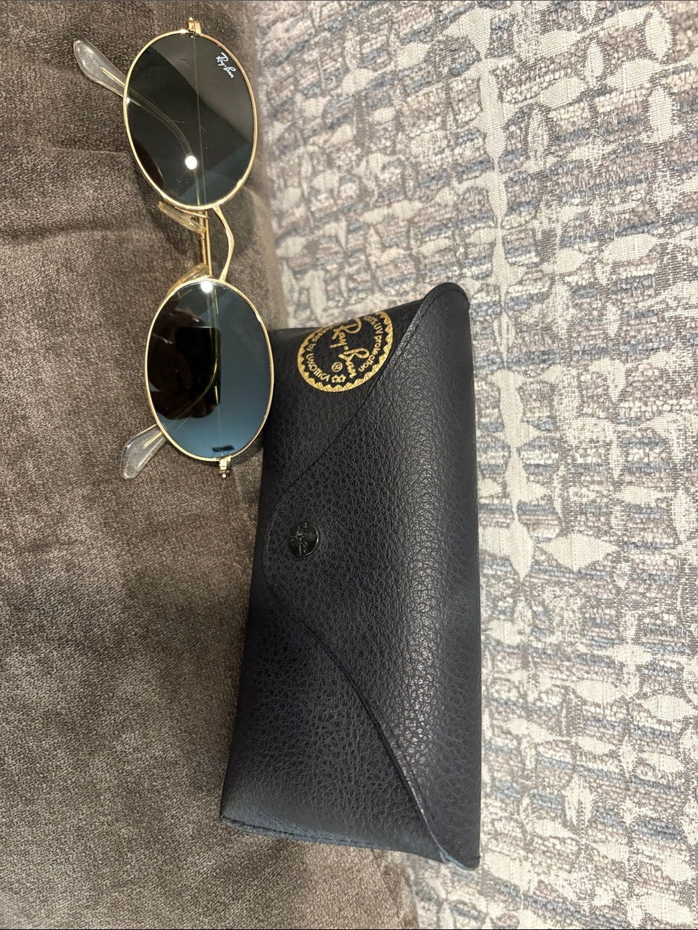 Ray-Ban Gold Frame Round Sunglasses with Black Case - Gold/Black